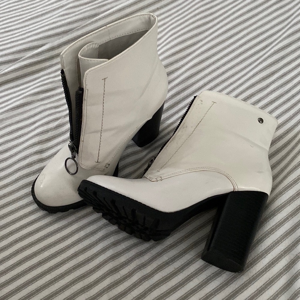 WHITE & BLACK ZIPPER HEELS